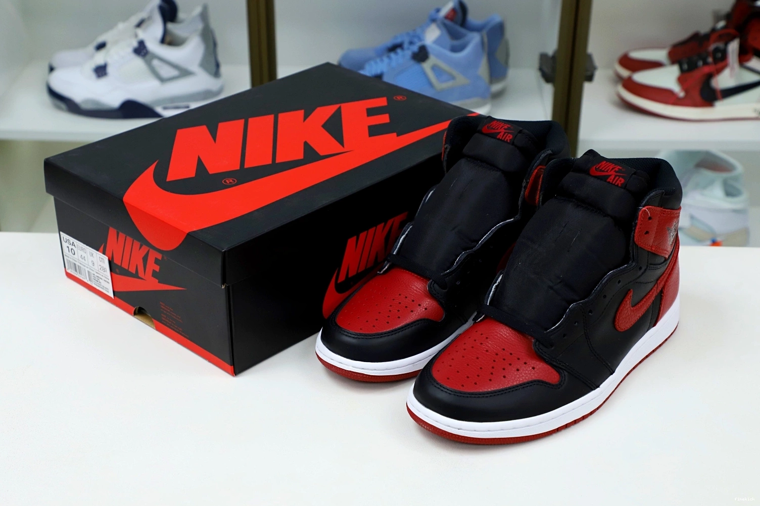 RETRO JORDAN 1 AIR 'BRED' HIGH OG 1011
